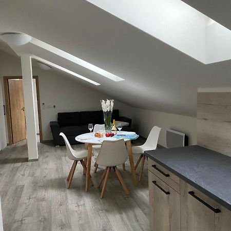 Appartement Klicperovo 2Kk à Hradec Králové Extérieur photo